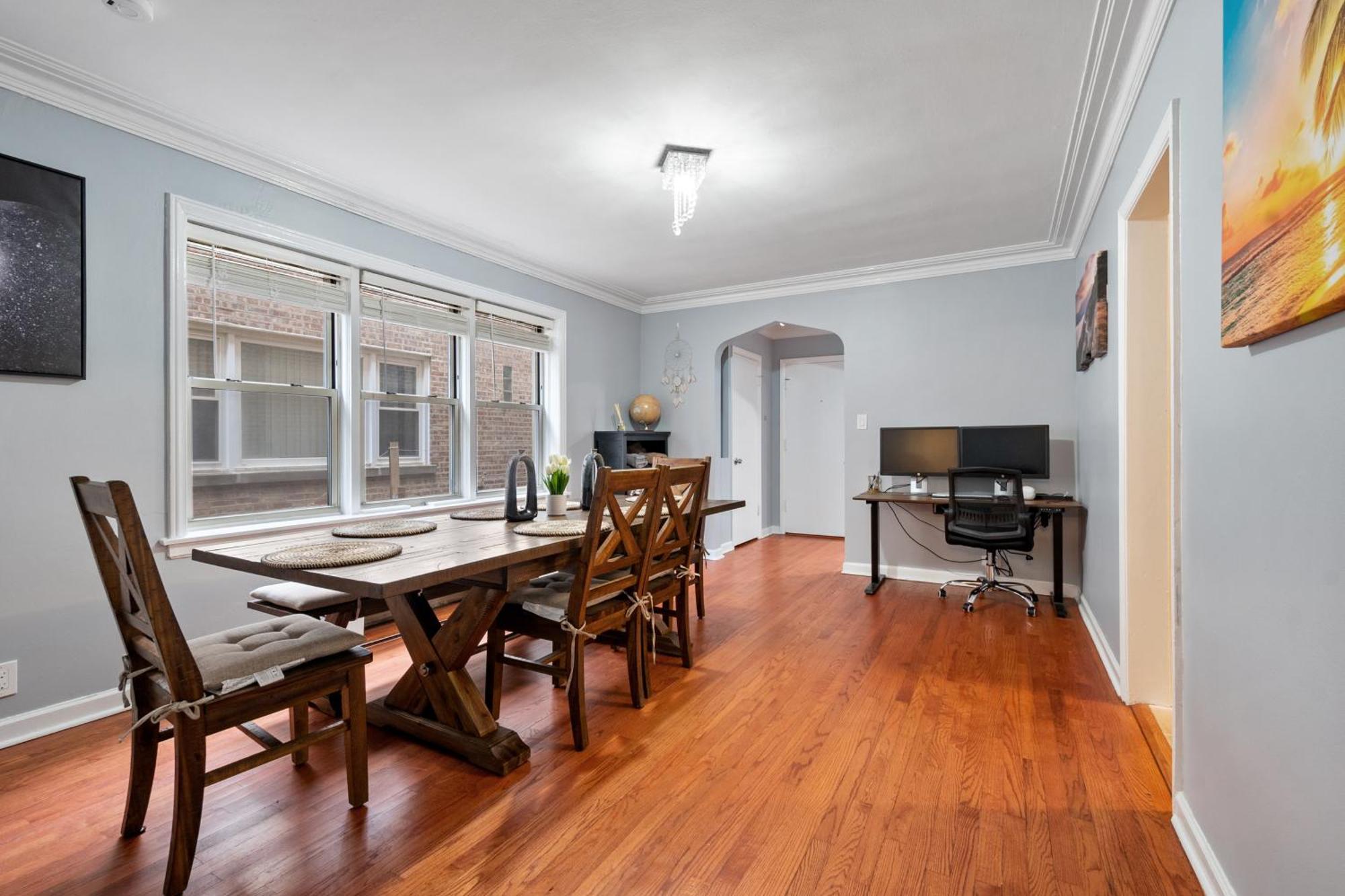 Chic & Spacious 3-bedroom Condo-just 10 Minutes From Downtown Chicago