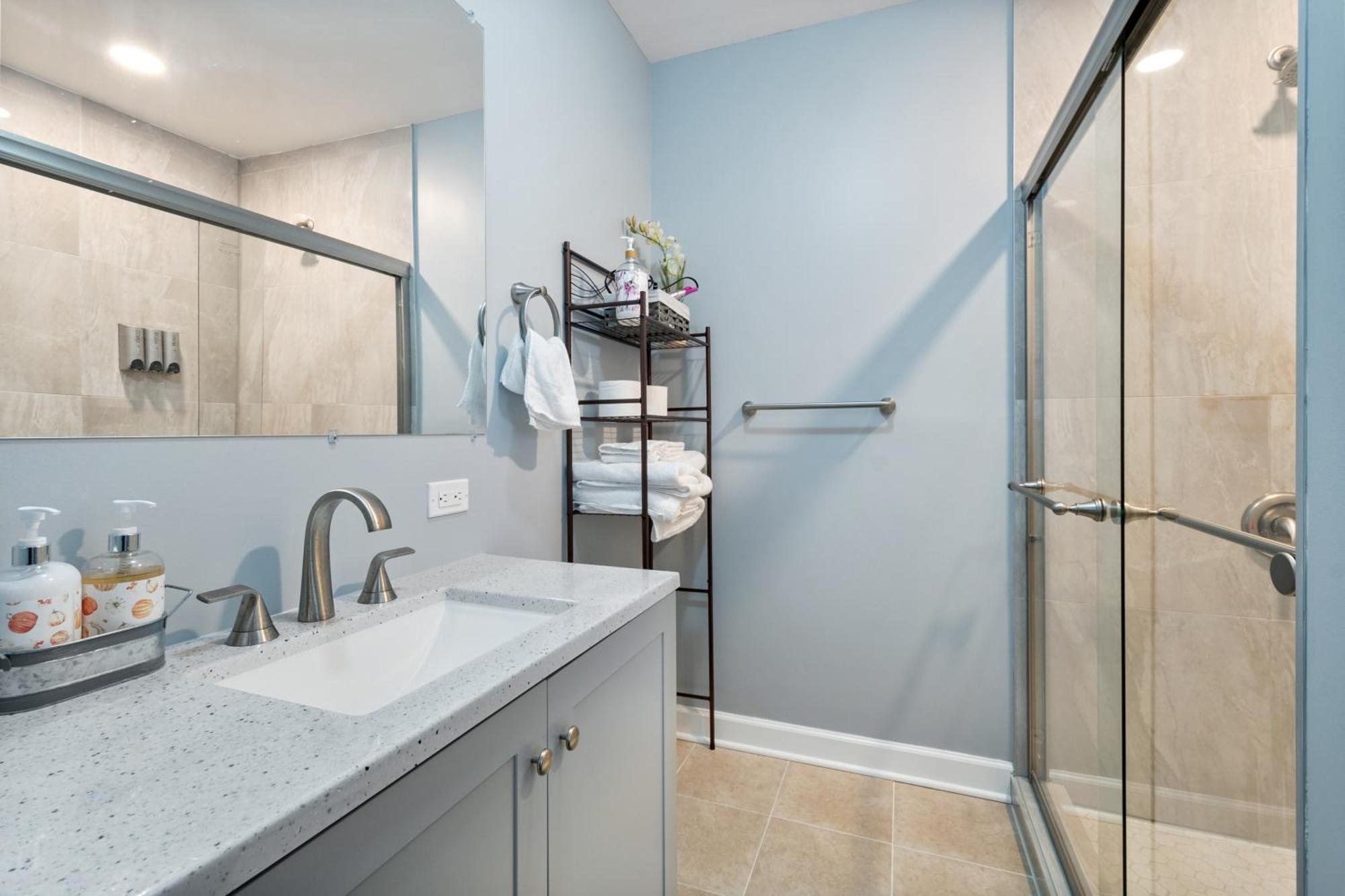 Chic & Spacious 3-bedroom Condo-just 10 Minutes From Downtown