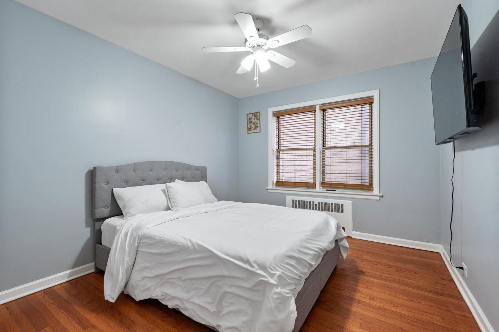 Chic & Spacious 3-bedroom Condo-just 10 Minutes From Downtown * Chicago