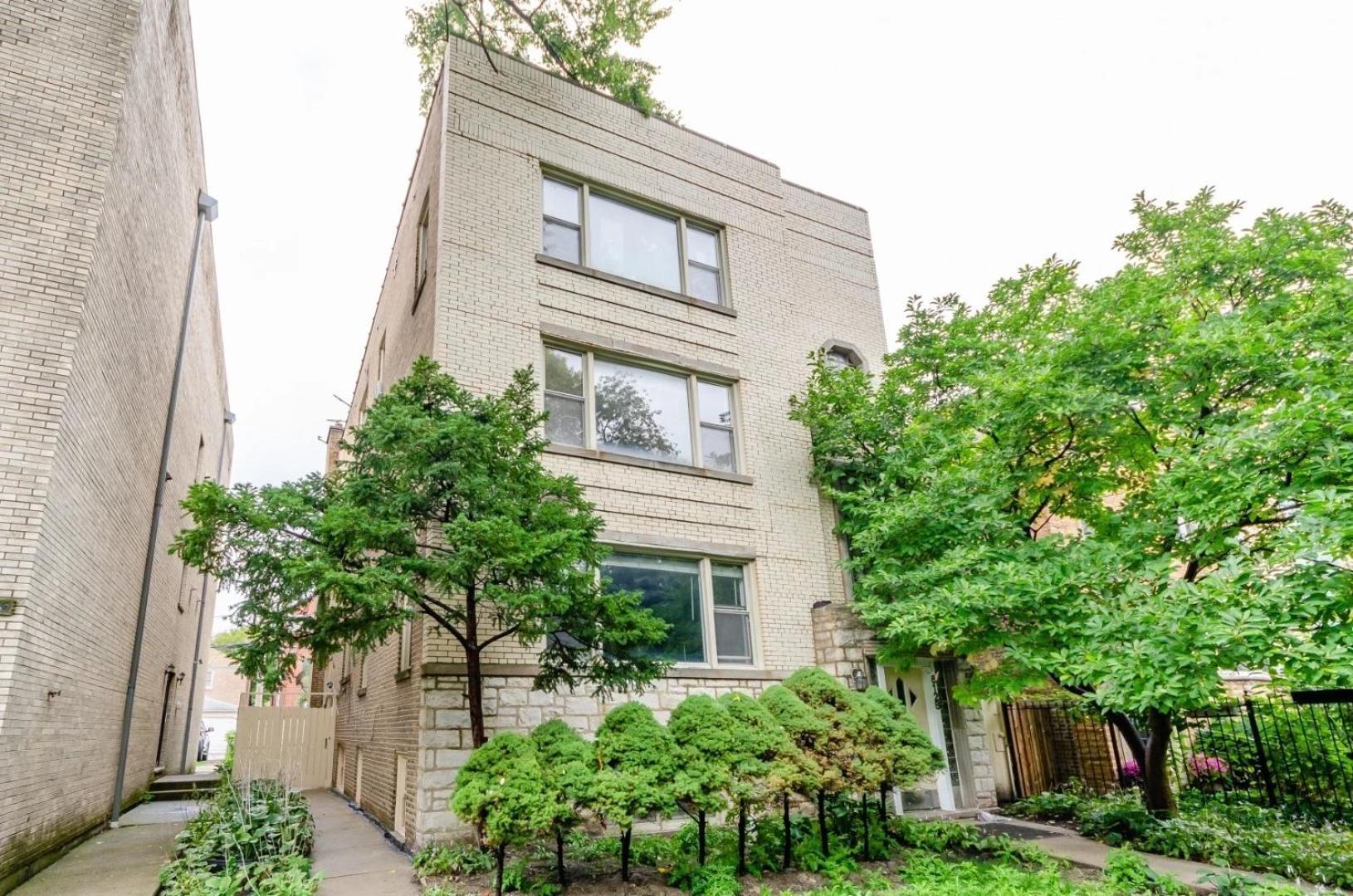 Apartment Chic & Spacious 3-bedroom Condo-just 10 Minutes From Downtown