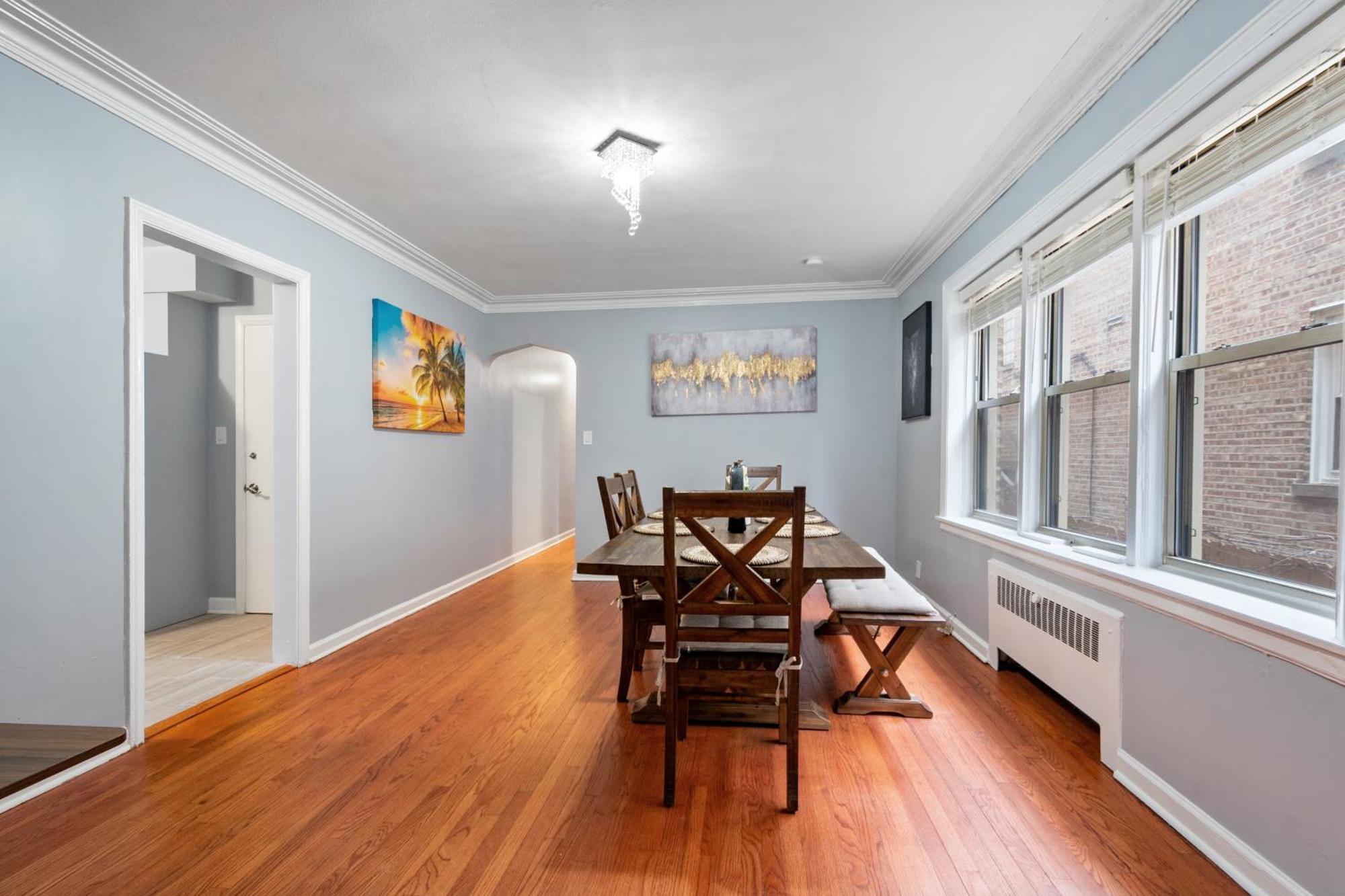 Chic & Spacious 3-bedroom Condo-just 10 Minutes From Downtown Apartment Chicago