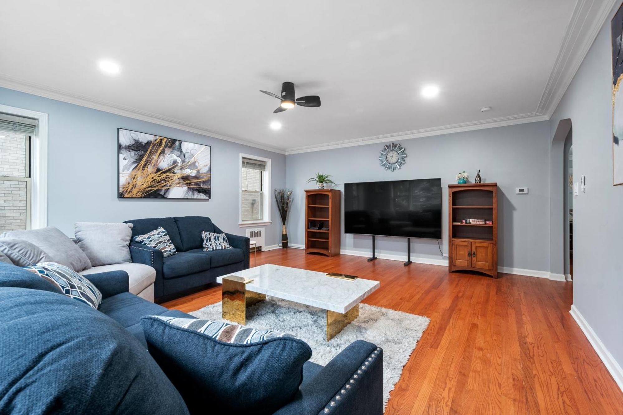 Chic & Spacious 3-bedroom Condo-just 10 Minutes From Downtown * Chicago
