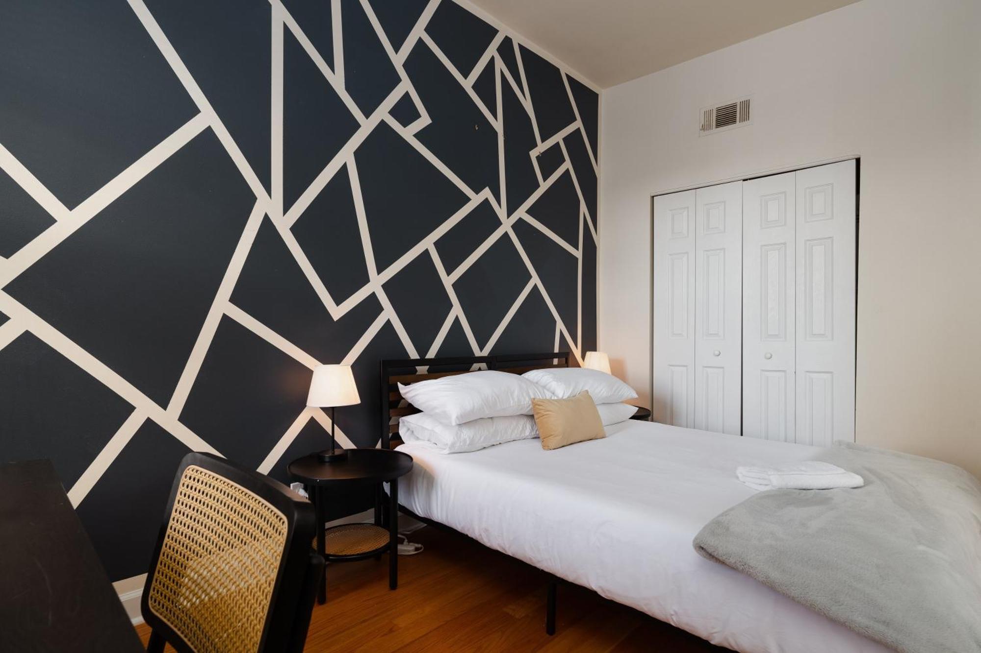 Flexhome Ukrainian Village 2br D2 Chicago