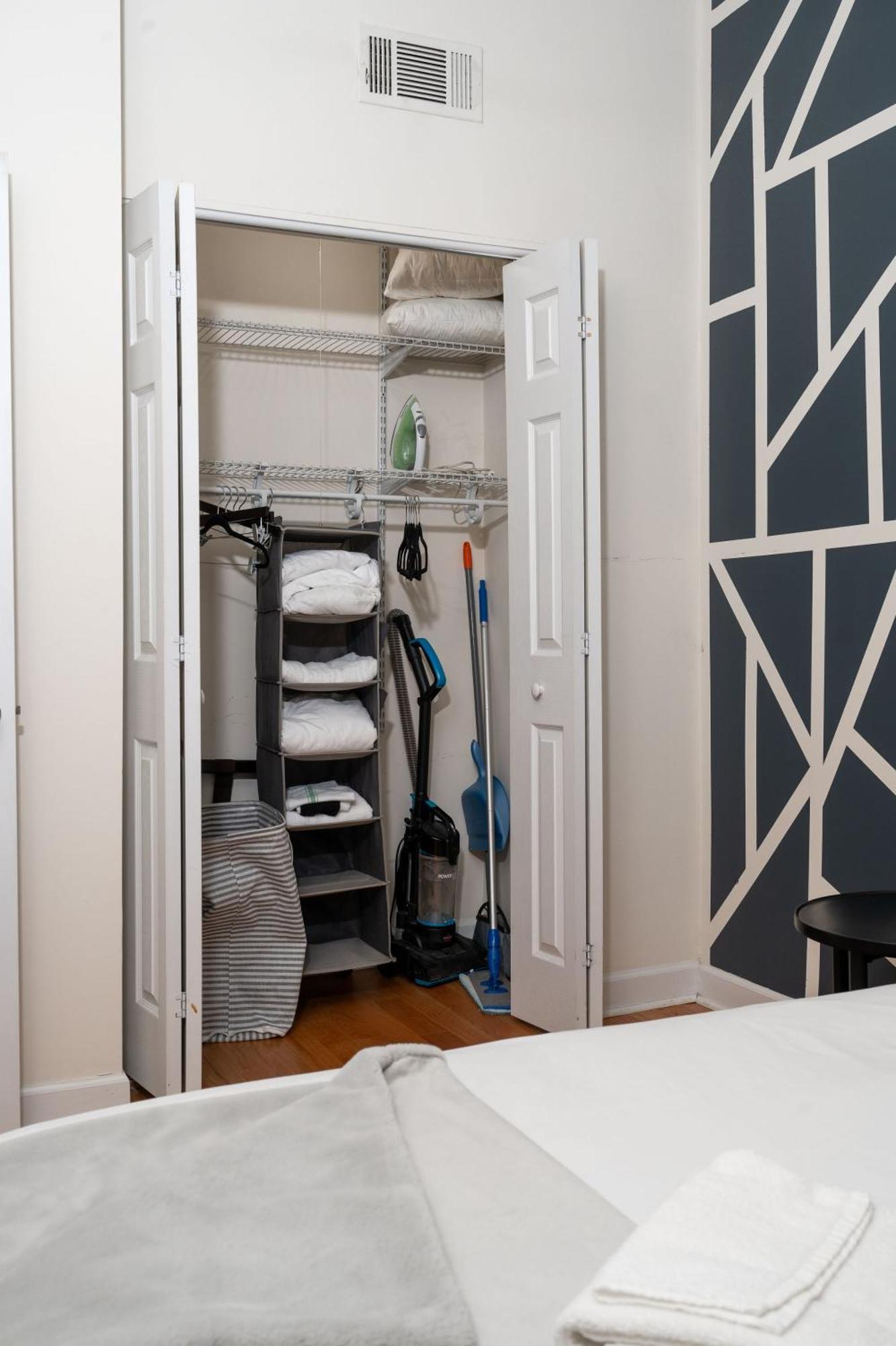 Flexhome Ukrainian Village 2br D2 Apartment Chicago