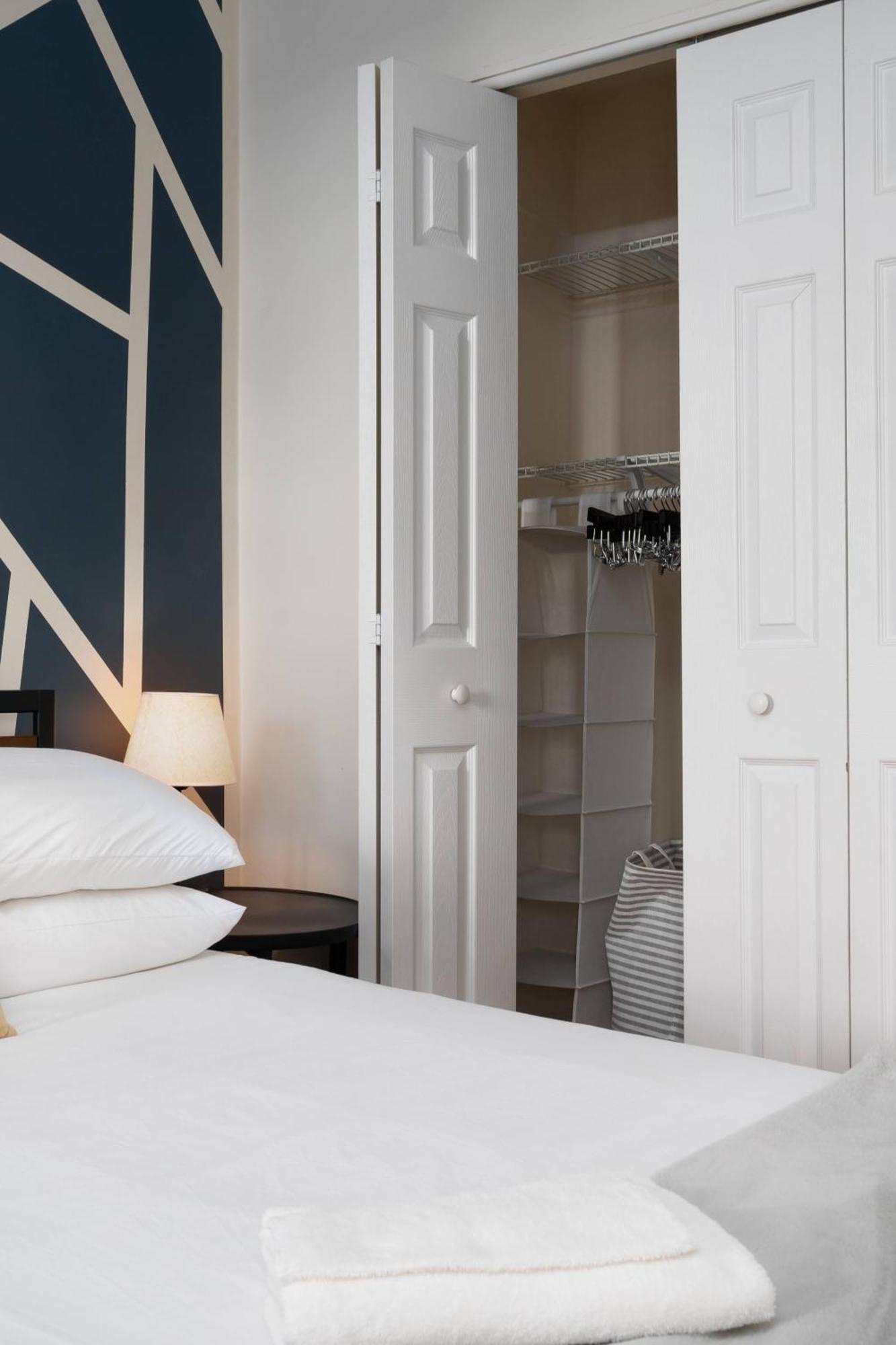 Flexhome Ukrainian Village 2br D2 Chicago