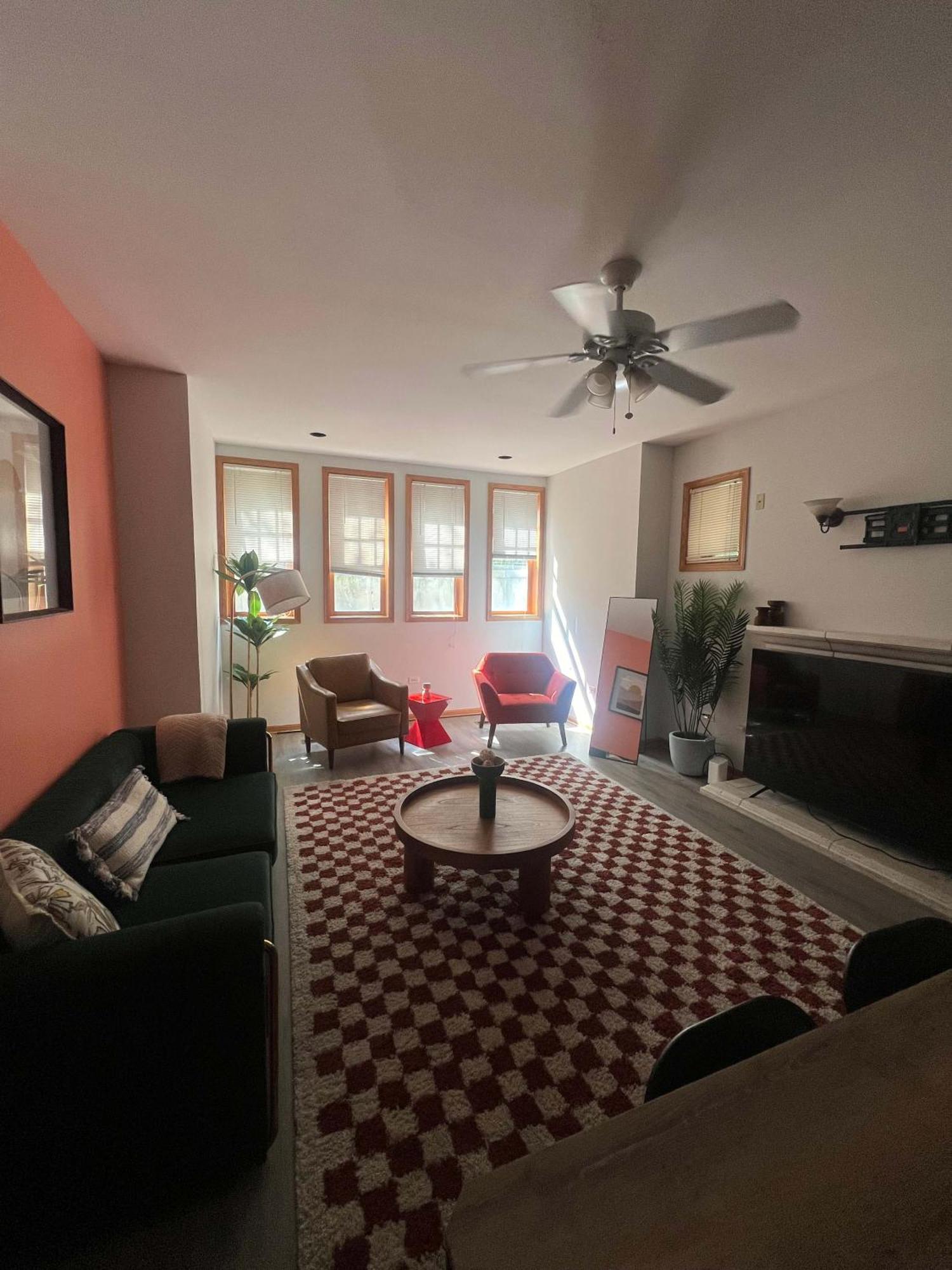 Apartment Modern Billiards 1 Private Patio 1 Parking *