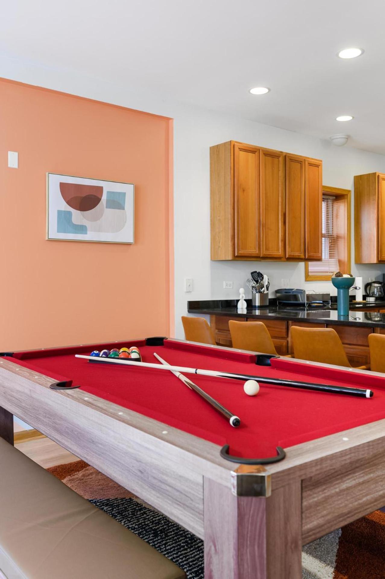 Apartment Modern Billiards 1 Private Patio 1 Parking Chicago