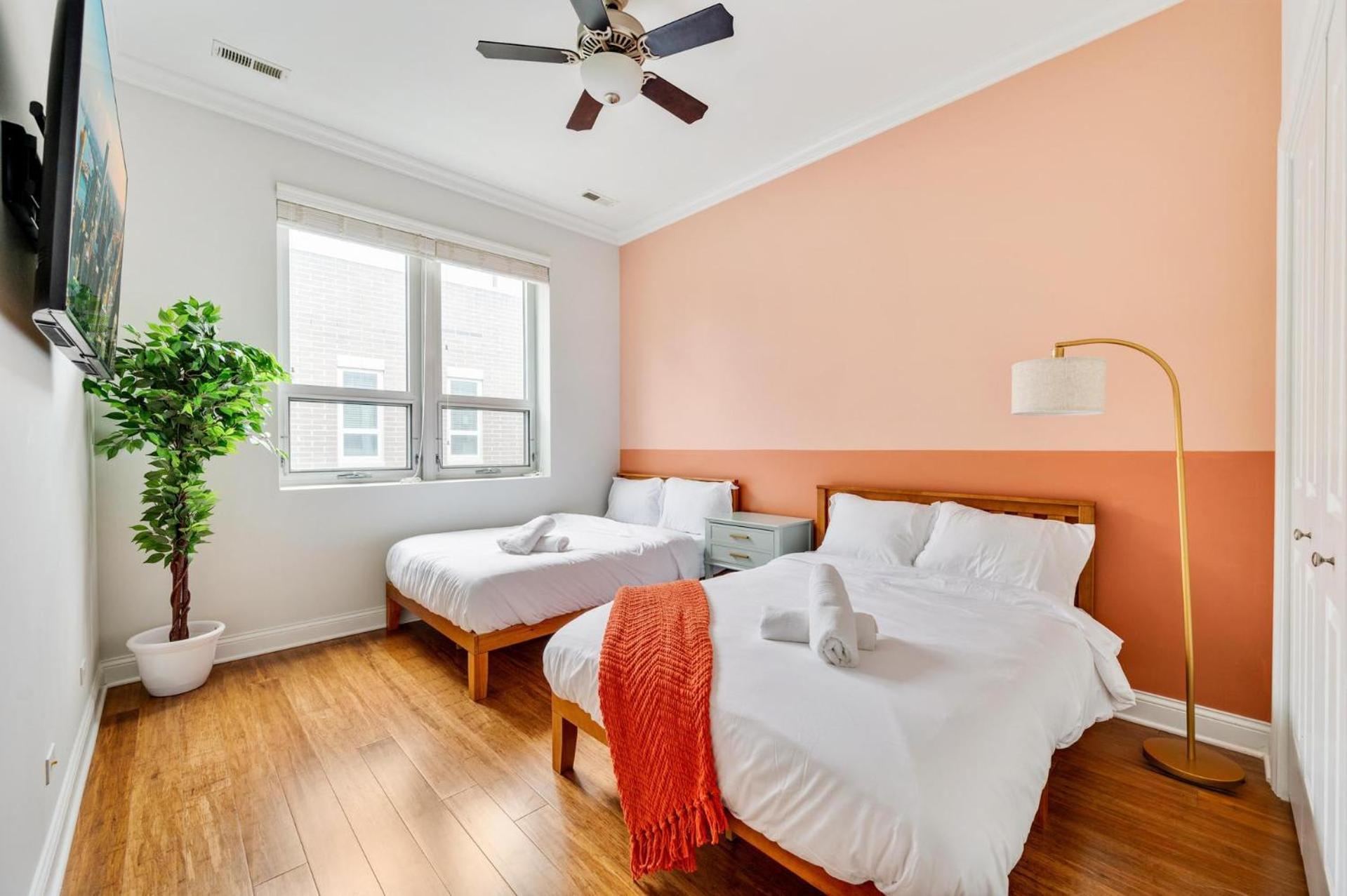 Apartment Gym Garage Parking Balcony Sleeps 6 *