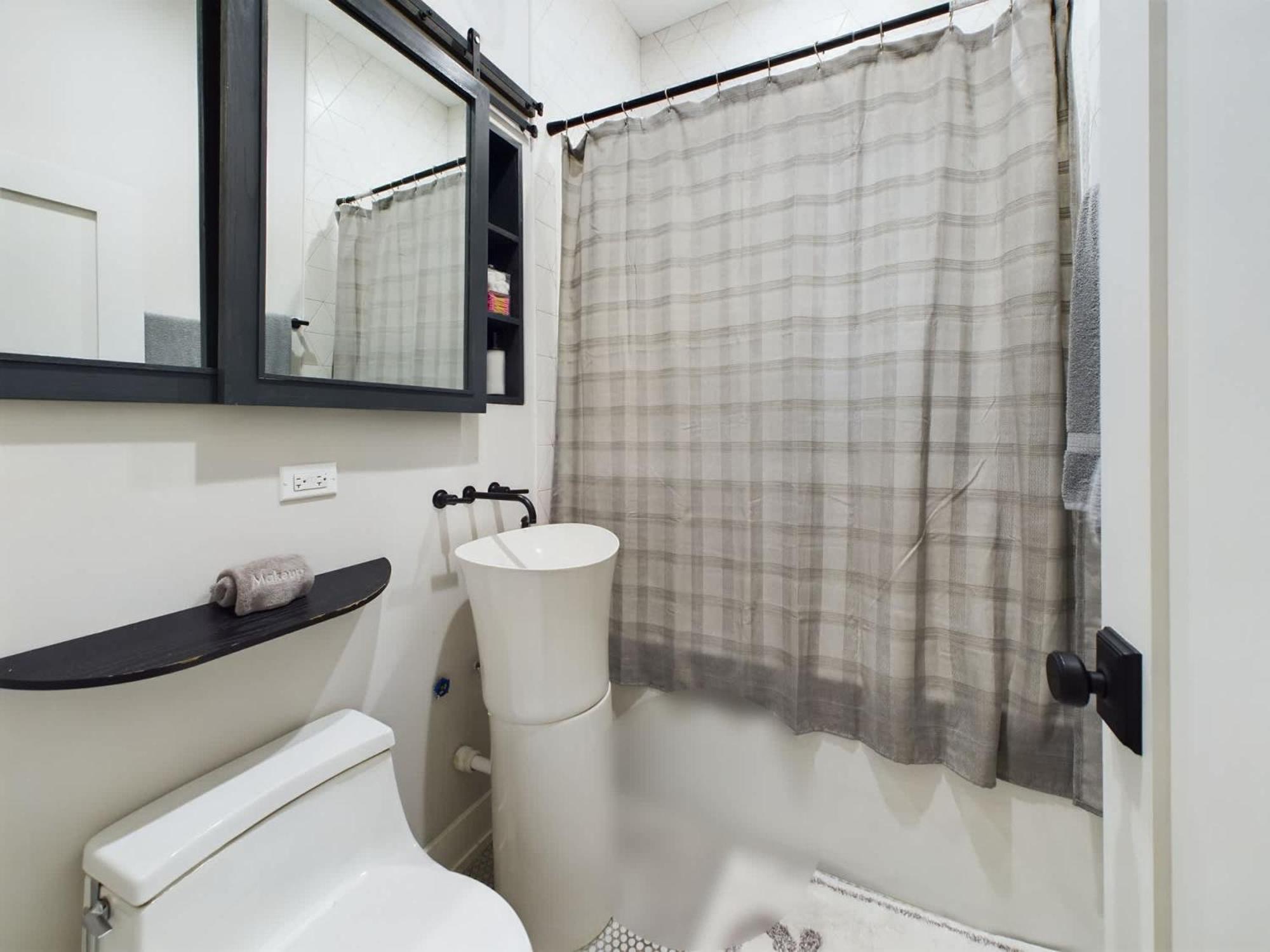 Apartment Bulls Tribute 2br In *