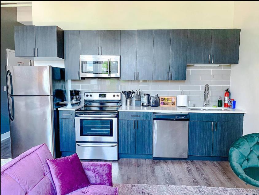 Apartment Mccormick Place Beautiful With Optional Parking And Gym Access That Sleeps Up To 4