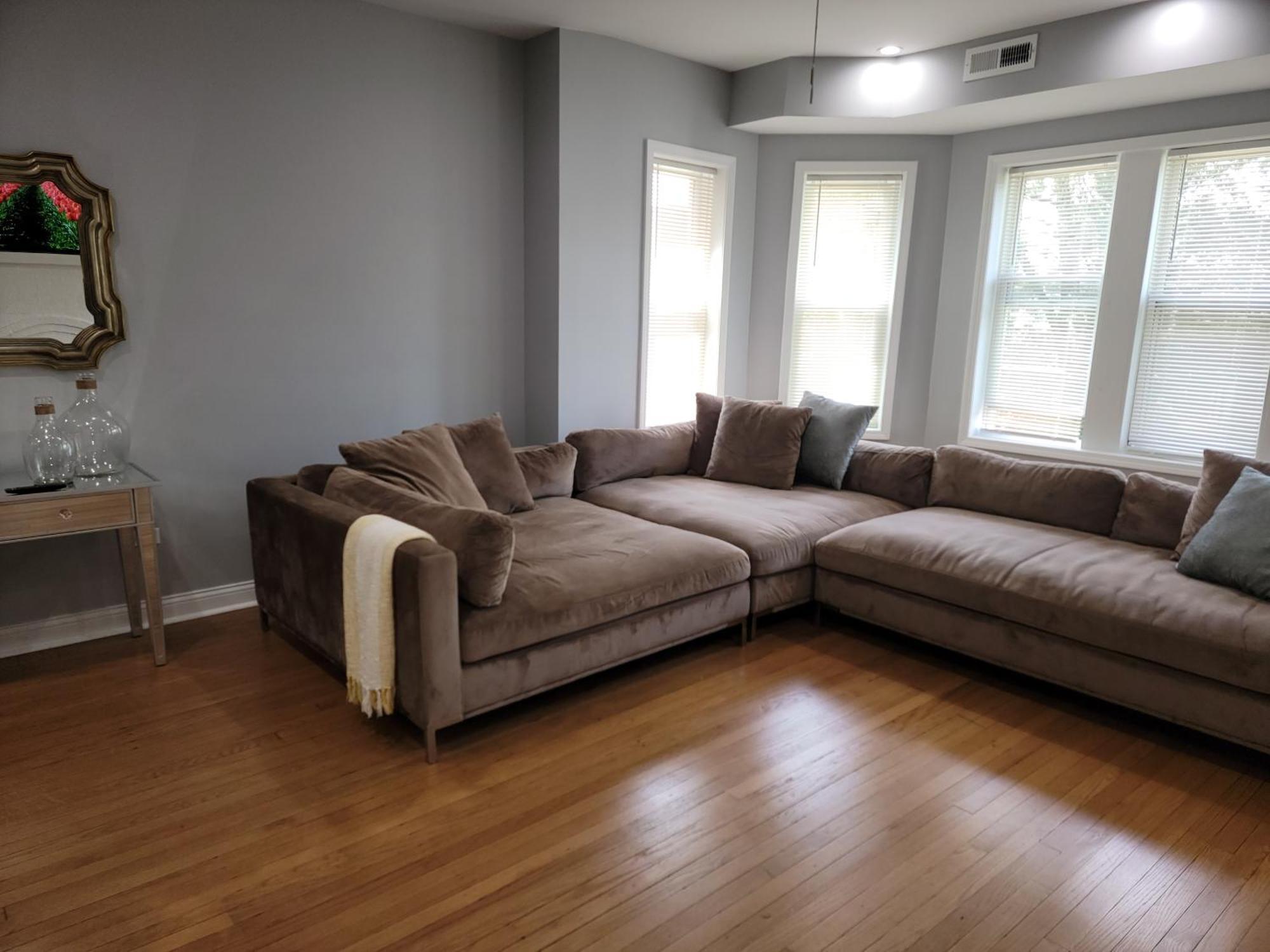 Beautiful Big 3 Bedroom Quiet Apt Near Downtown
