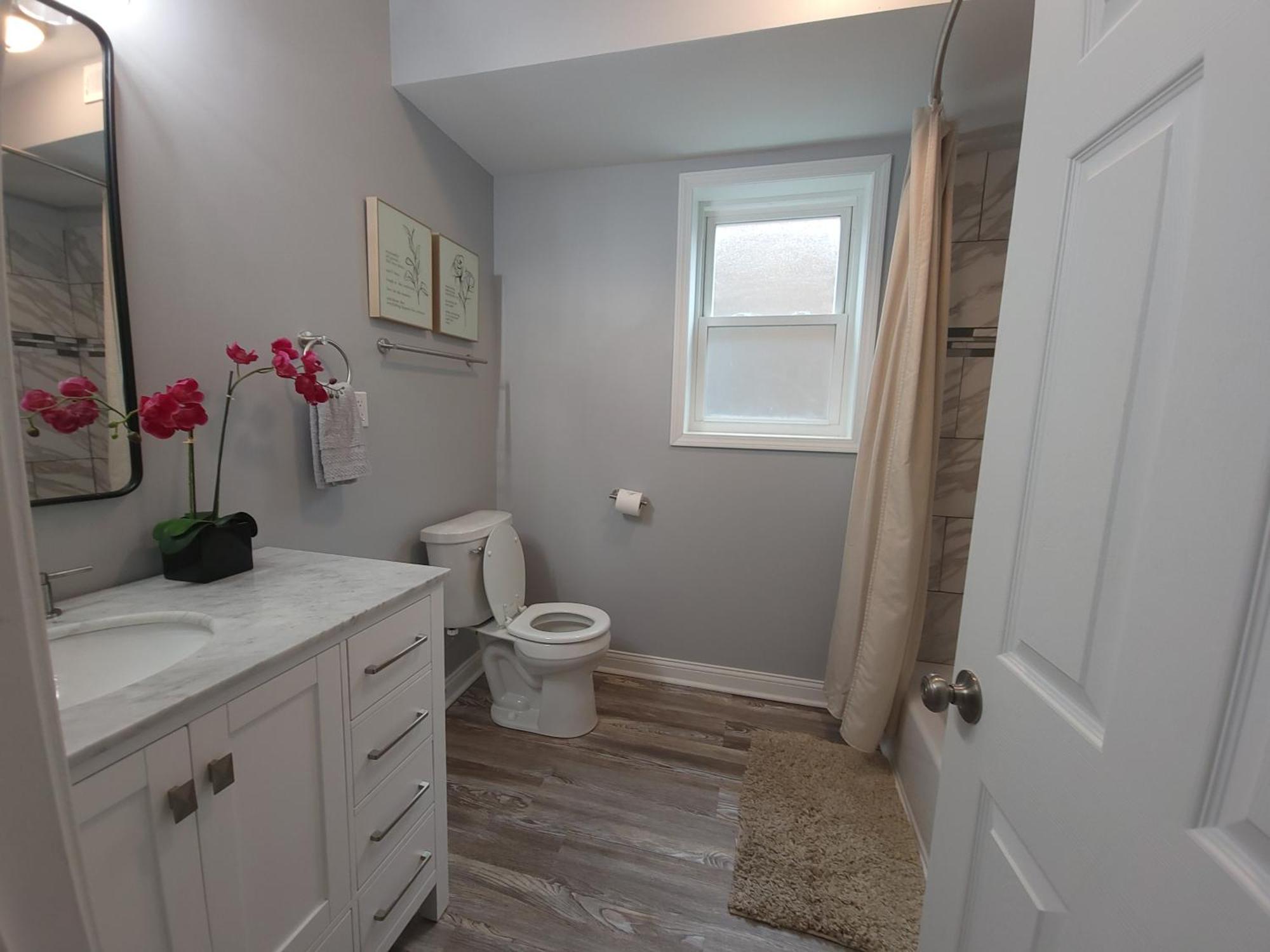 Beautiful Big 3 Bedroom Quiet Apt Near Downtown * Chicago
