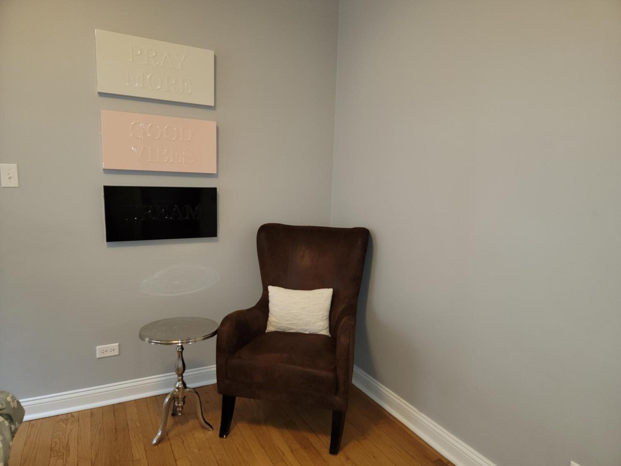 Beautiful Big 3 Bedroom Quiet Apt Near Downtown