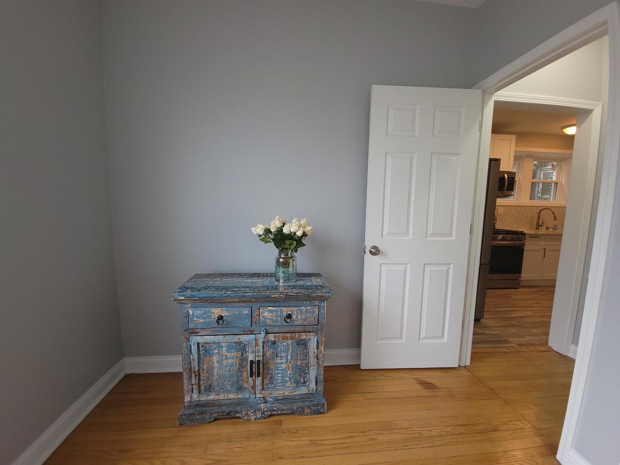 Beautiful Big 3 Bedroom Quiet Apt Near Downtown