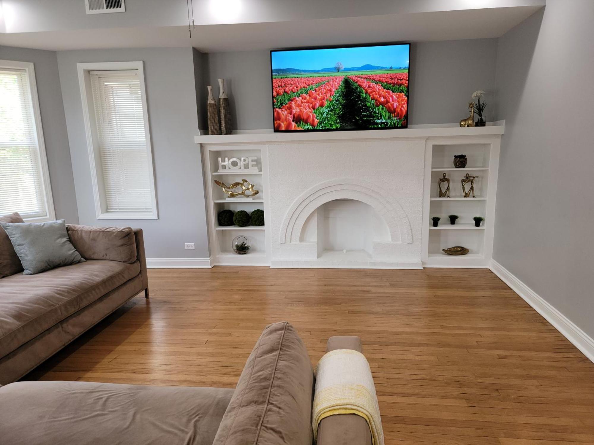 Beautiful Big 3 Bedroom Quiet Apt Near Downtown Apartment *