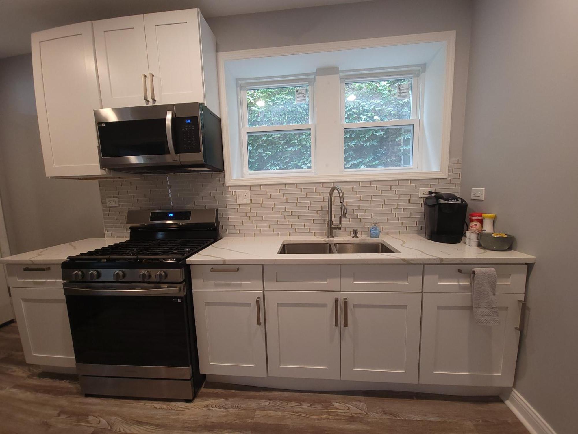 Apartment Beautiful Big 3 Bedroom Quiet Apt Near Downtown *
