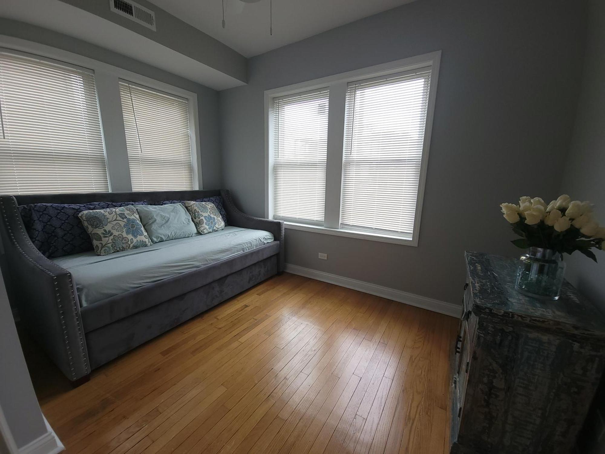 Beautiful Big 3 Bedroom Quiet Apt Near Downtown