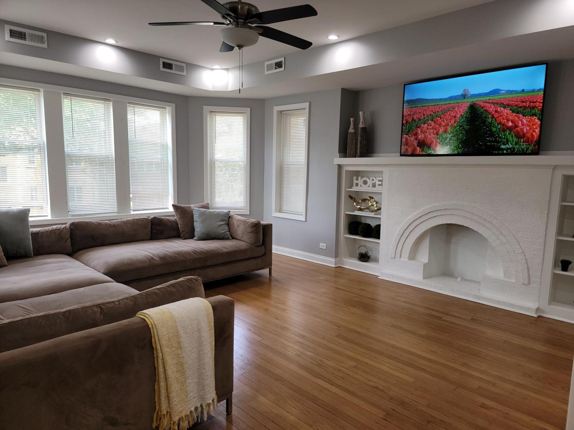 Beautiful Big 3 Bedroom Quiet Apt Near Downtown *