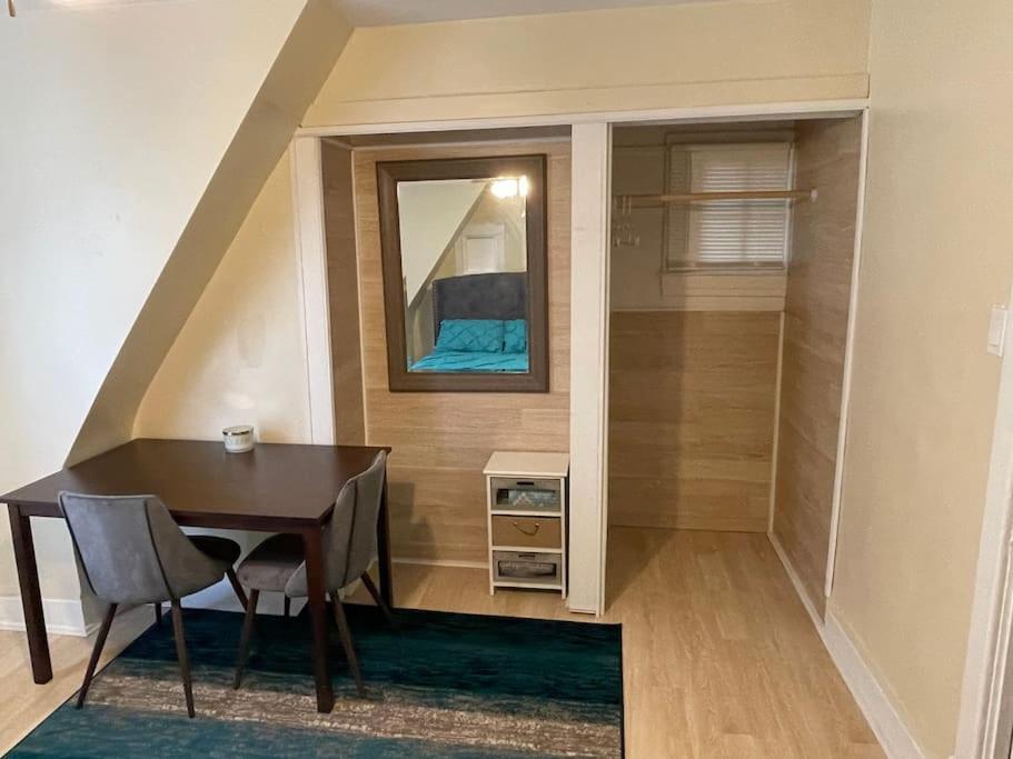 Exquisite Rogers Park 1 Bedroom, 1 Bath Near Evanston Apartment Chicago