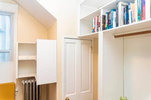Apartment Exquisite Rogers Park 1 Bedroom, 1 Bath Near Evanston
