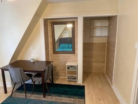 Exquisite Rogers Park 1 Bedroom, 1 Bath Near Evanston Apartment *