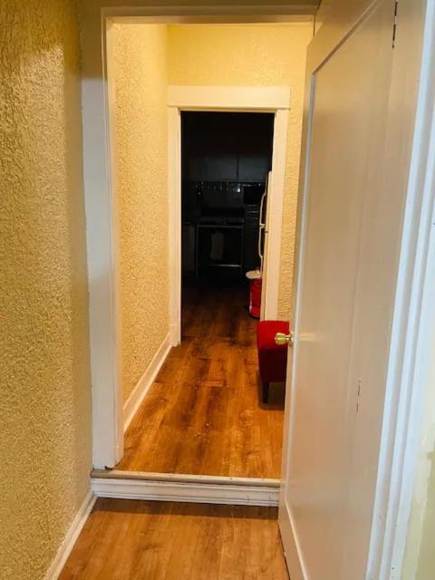 Exquisite Rogers Park 1 Bedroom, 1 Bath Near Evanston Apartment