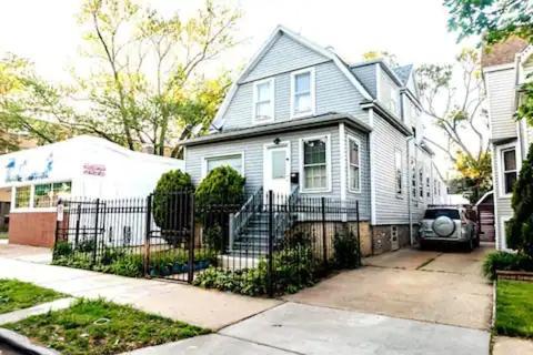 Apartment Exquisite Rogers Park 1 Bedroom, 1 Bath Near Evanston Chicago