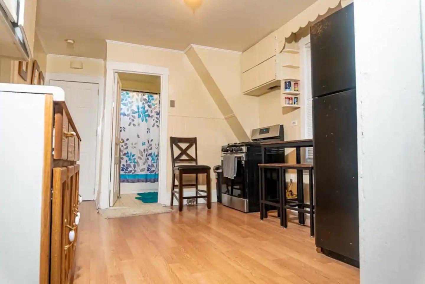Exquisite Rogers Park 1 Bedroom, 1 Bath Near Evanston * Chicago