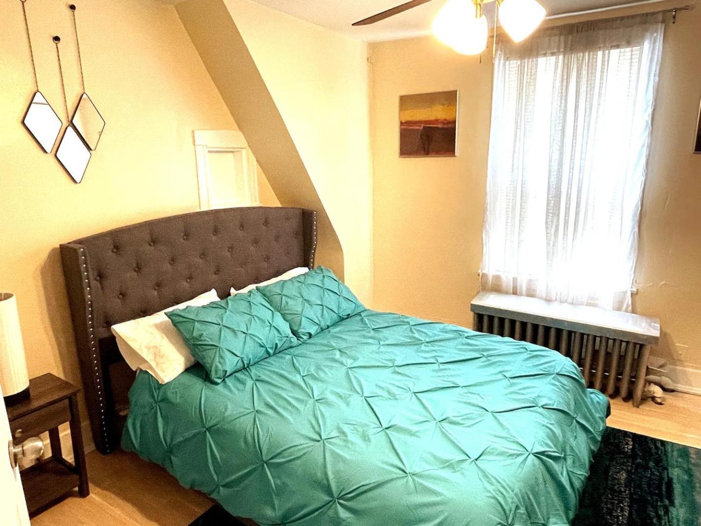 Exquisite Rogers Park 1 Bedroom, 1 Bath Near Evanston Apartment