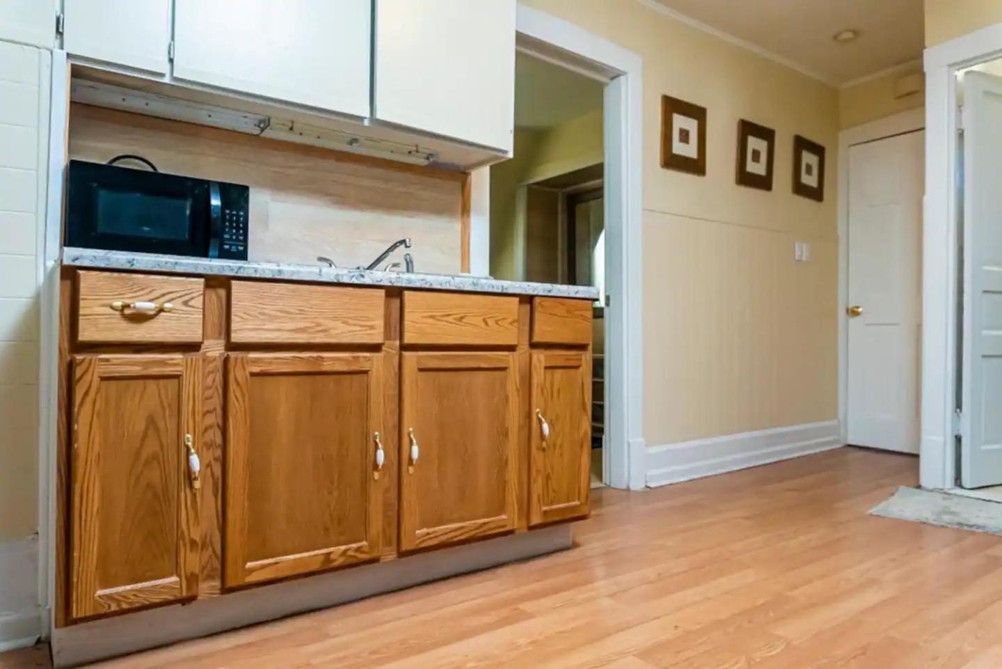 Exquisite Rogers Park 1 Bedroom, 1 Bath Near Evanston Apartment *