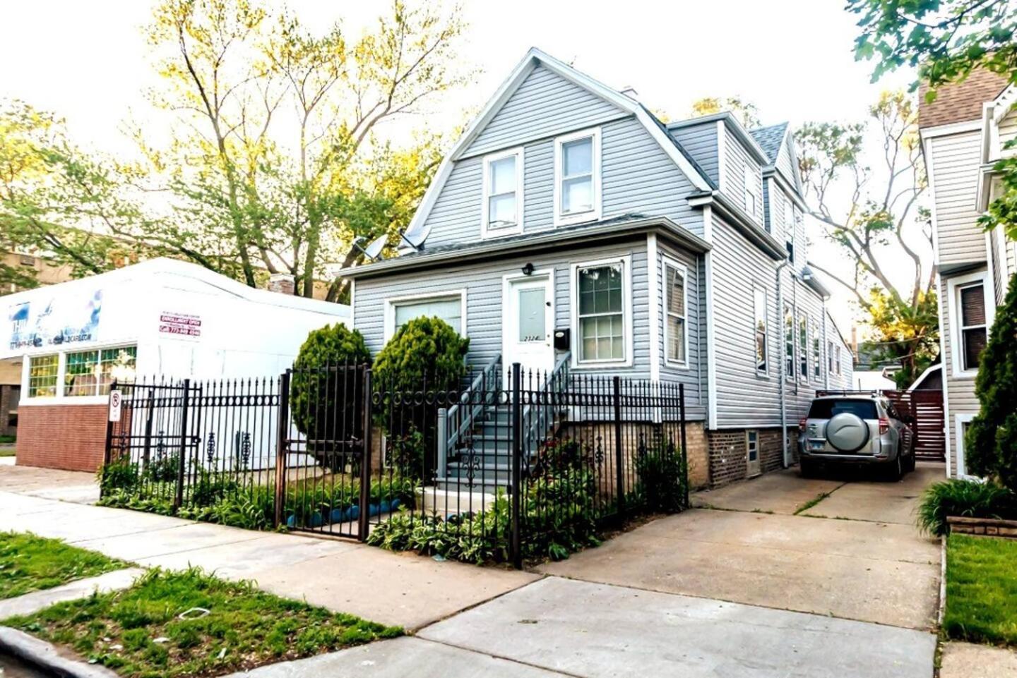Exquisite Rogers Park 1 Bedroom, 1 Bath Near Evanston Apartment