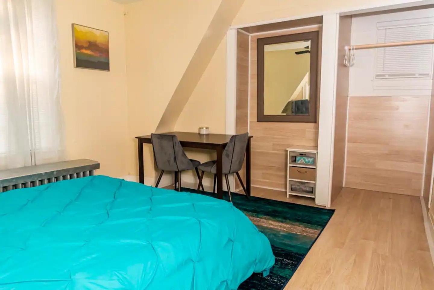 Exquisite Rogers Park 1 Bedroom, 1 Bath Near Evanston