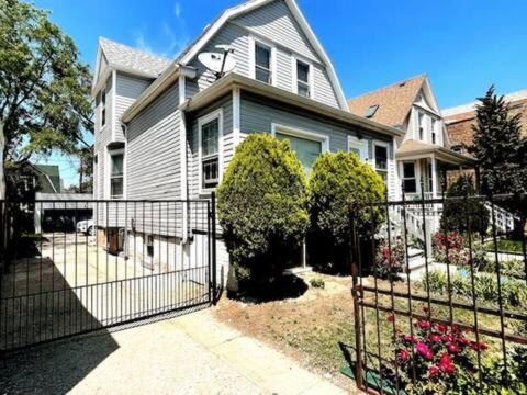 Apartment Exquisite Rogers Park 1 Bedroom, 1 Bath Near Evanston