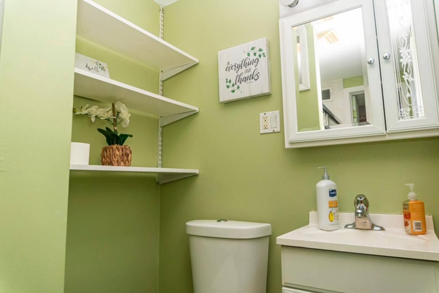 Apartment Exquisite Rogers Park 1 Bedroom, 1 Bath Near Evanston *