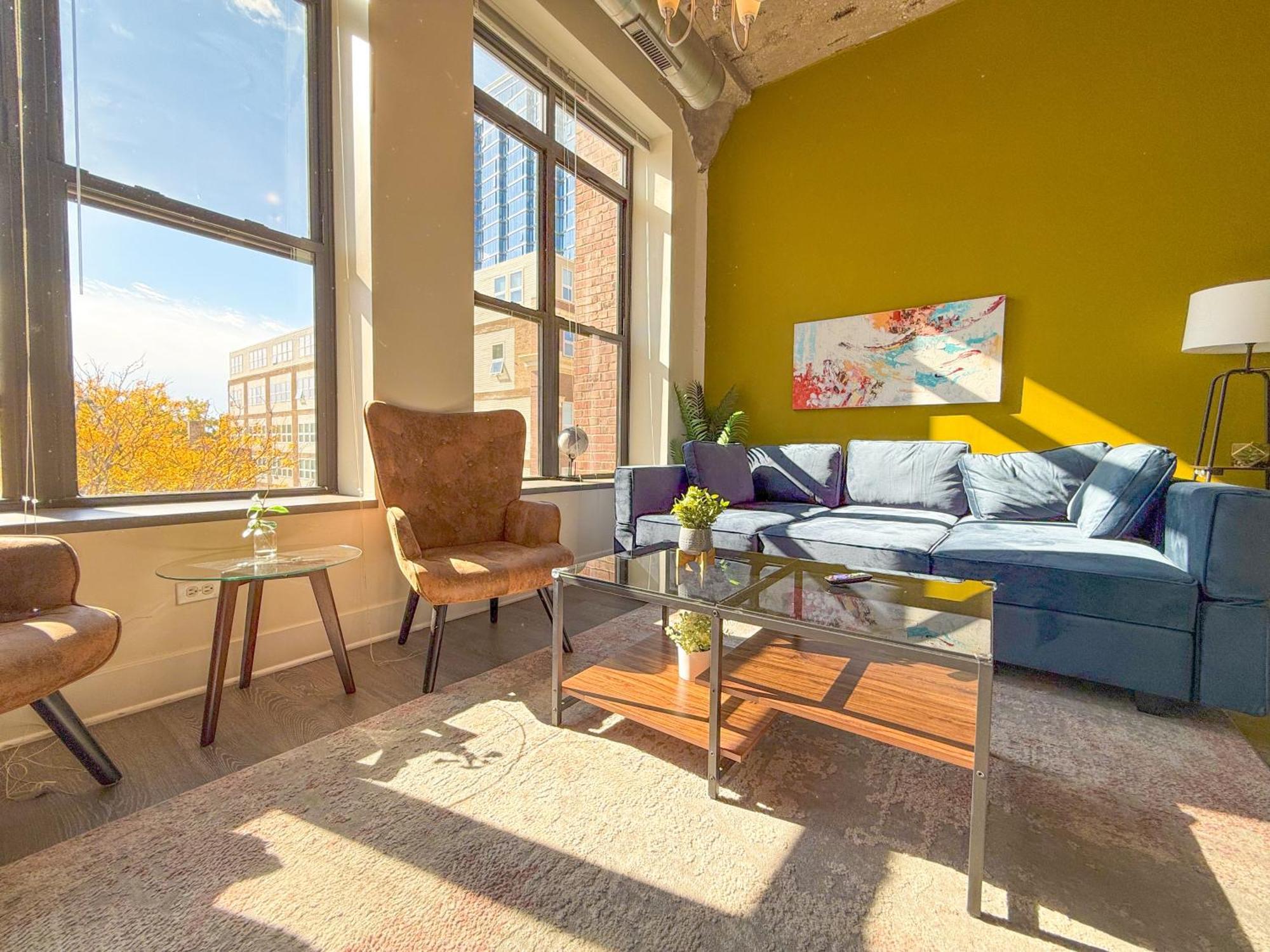 Mccormick Place 2br Stylish With Optional Parking And Gym For Up To 8 Guests Near Soldier Field And Grant Park Apartment Chicago