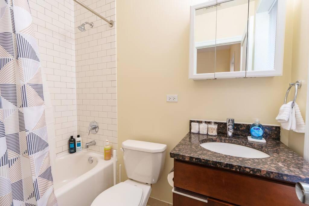 Chic & Elegant 4br Retreat Near Uchi With Laundry