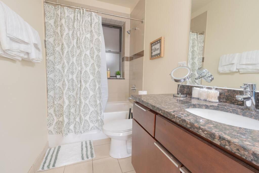 Apartment Chic & Elegant 4br Retreat Near Uchi With Laundry *