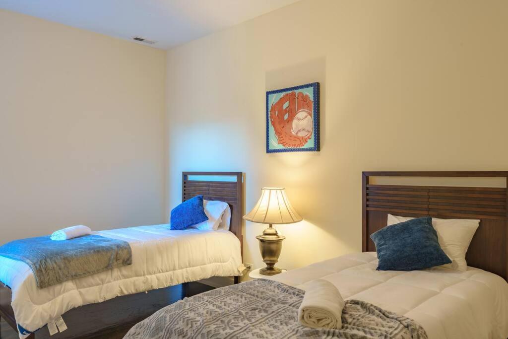 Chic & Elegant 4br Retreat Near Uchi With Laundry Apartment Chicago