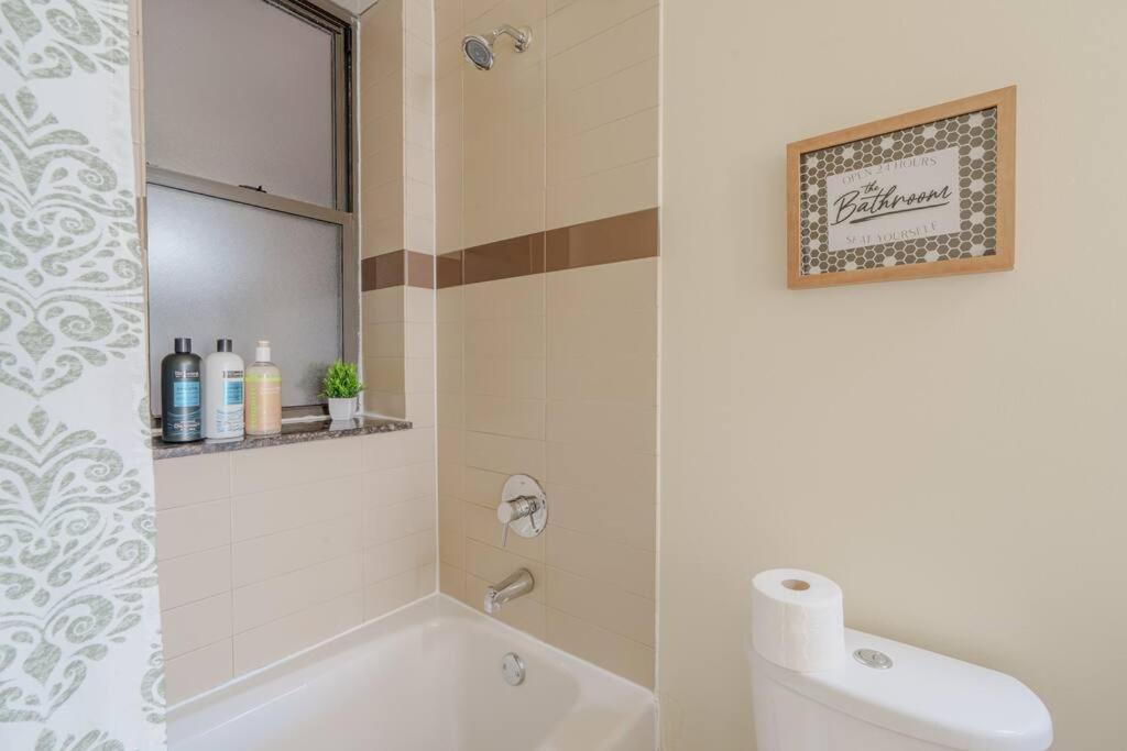 Apartment Chic & Elegant 4br Retreat Near Uchi With Laundry *