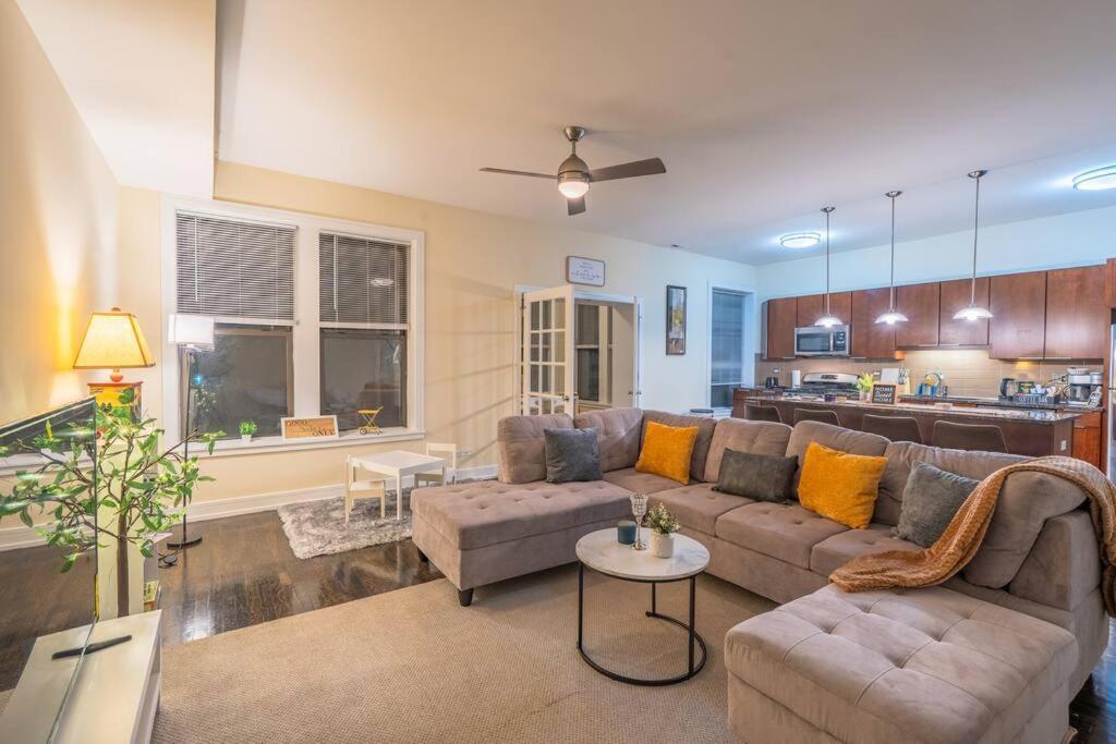 Chic & Elegant 4br Retreat Near Uchi With Laundry *