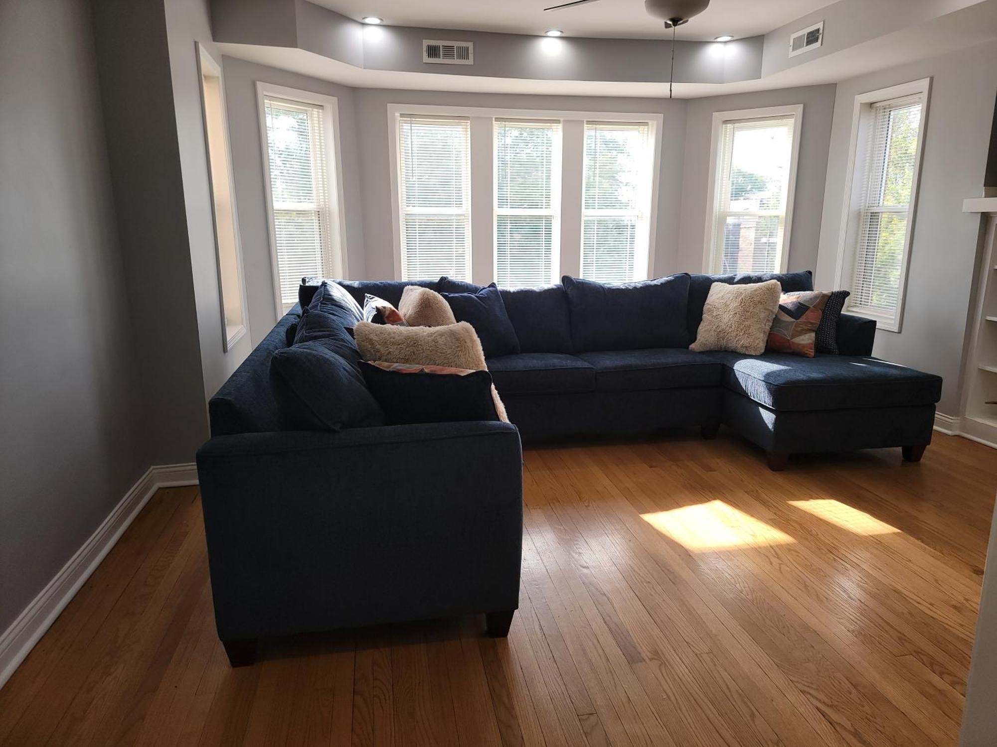 Apartment Beautiful Big 3 Bedroom Quiet Apt Near Downtown