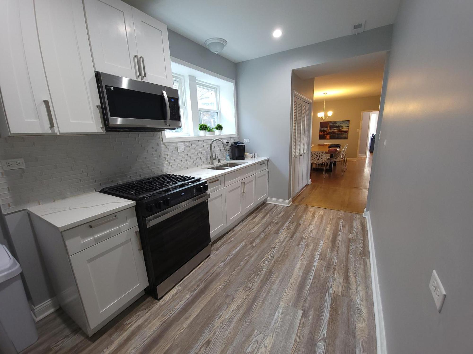 Apartment Beautiful Big 3 Bedroom Quiet Apt Near Downtown Chicago