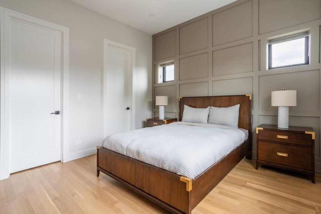 Large 2-bedroom With Huge Roof Deck View Of Skyline Apartment *