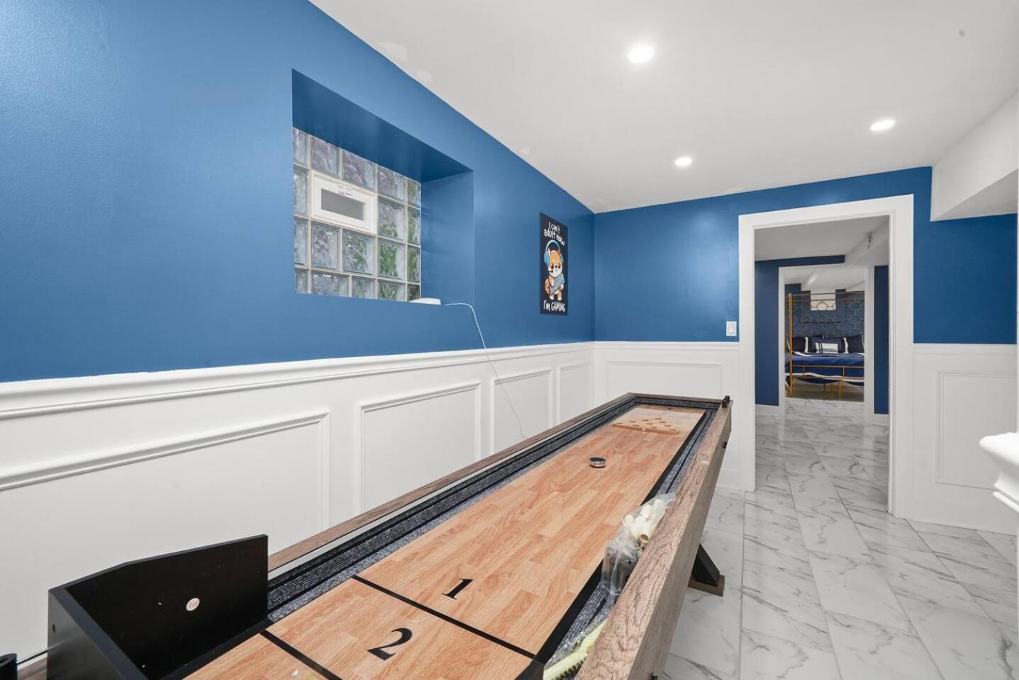 Gorgeous 5 Bedroom Gem With Games Holiday home Chicago