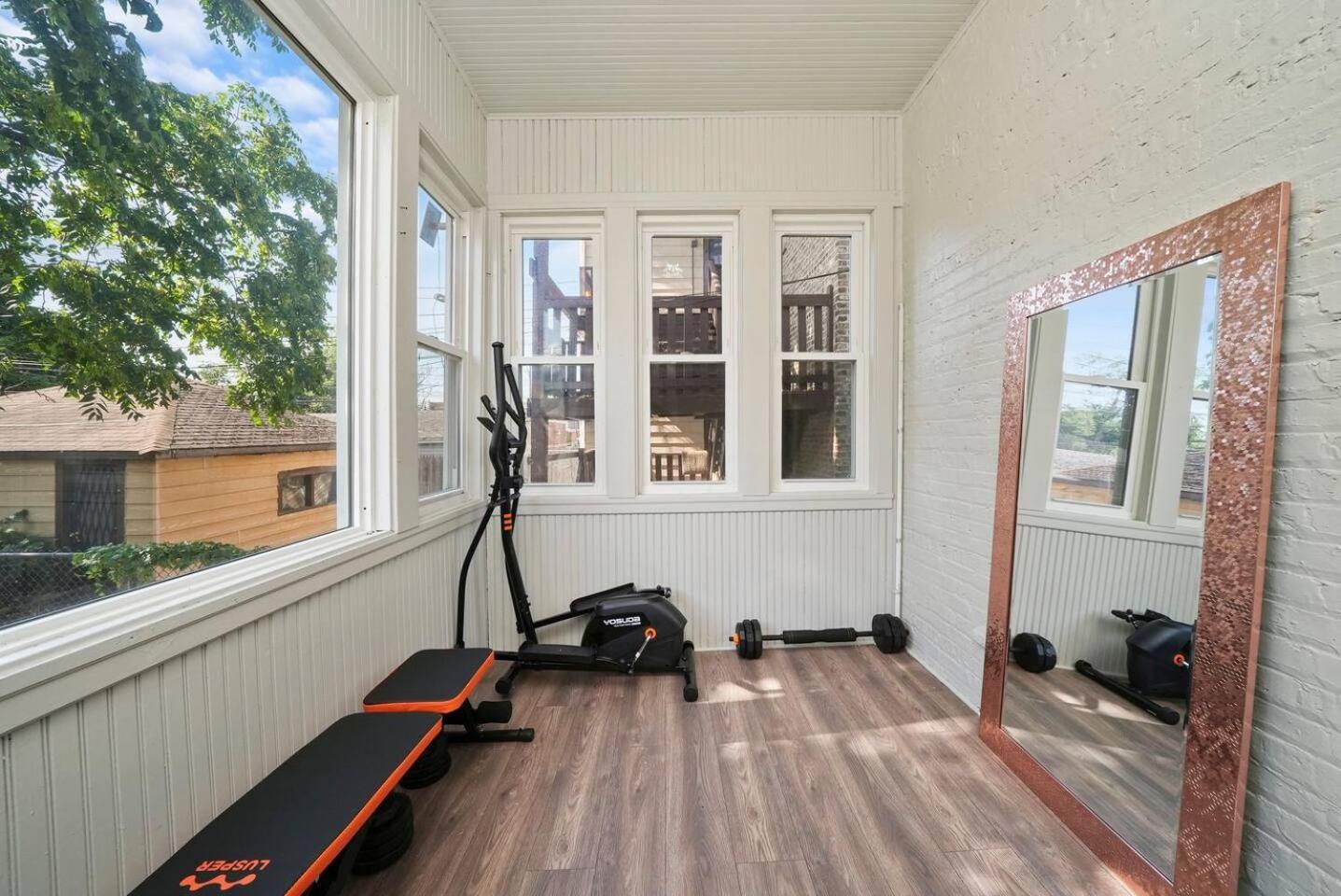 Holiday home Gorgeous 5 Bedroom Gem With Games