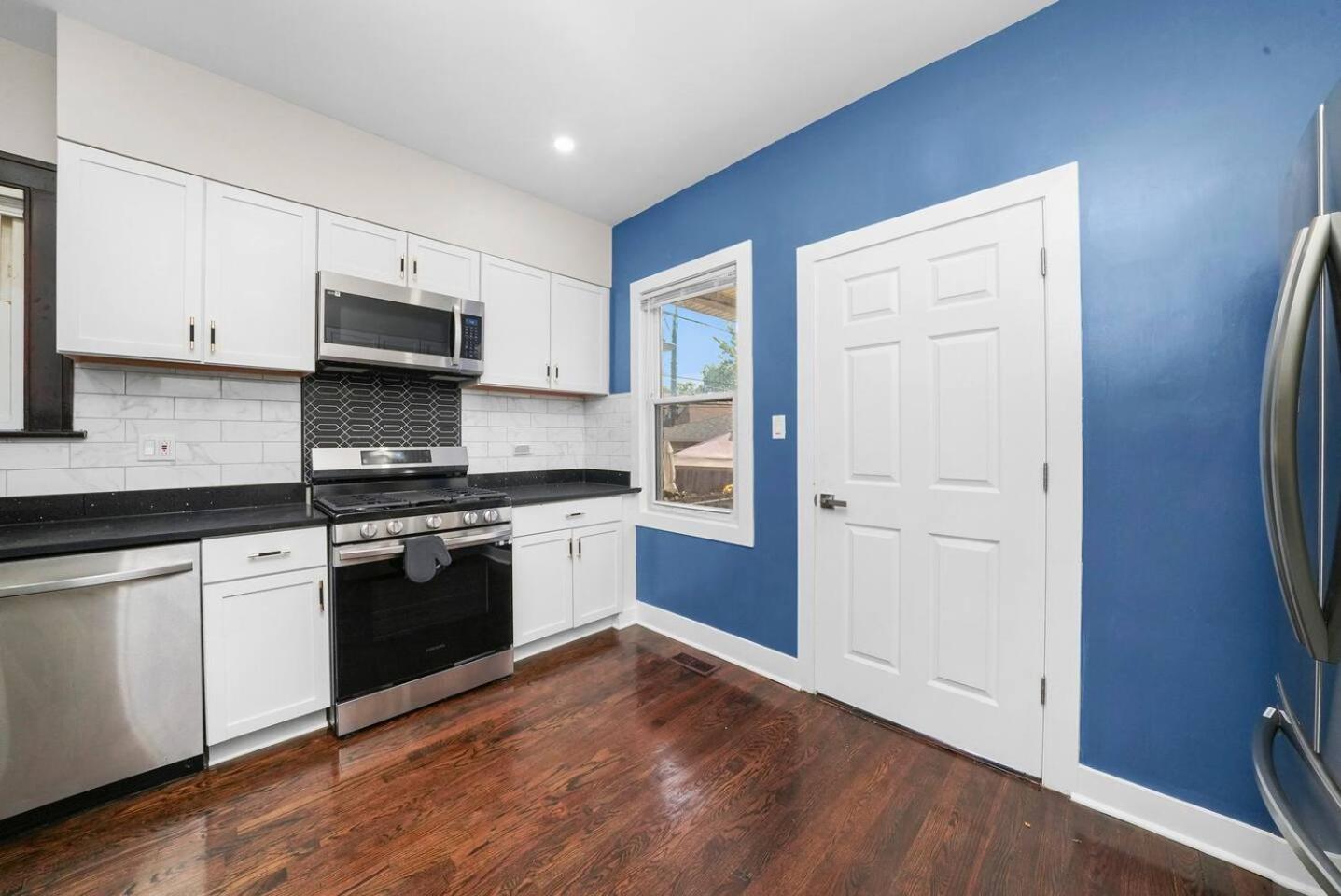 Gorgeous 5 Bedroom Gem With Games * Chicago