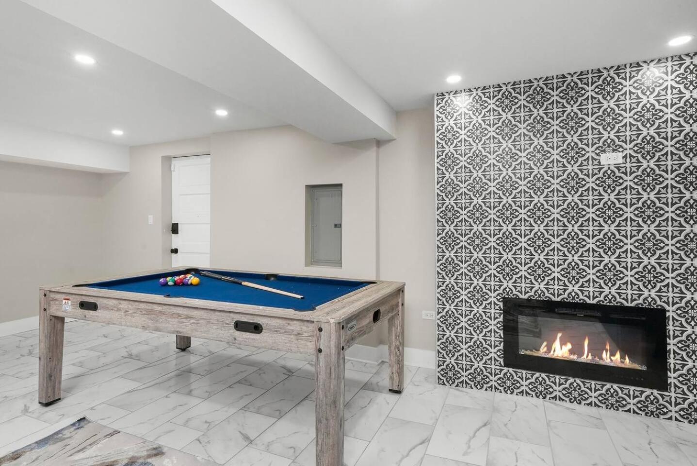 Gorgeous 5 Bedroom Gem With Games Chicago