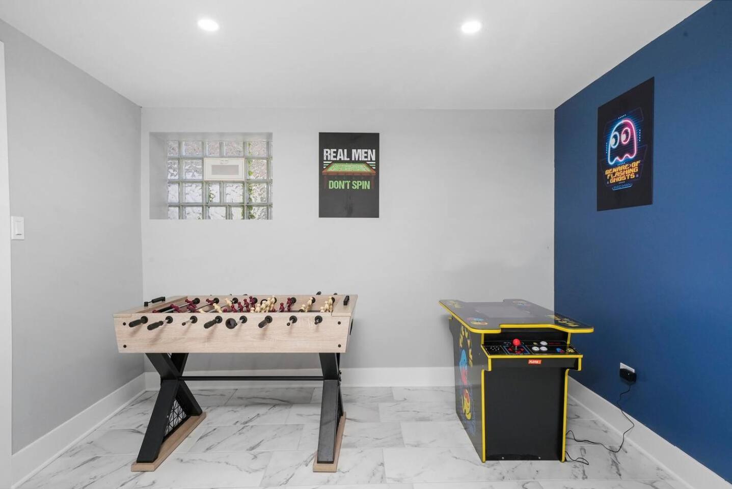 Holiday home Gorgeous 5 Bedroom Gem With Games