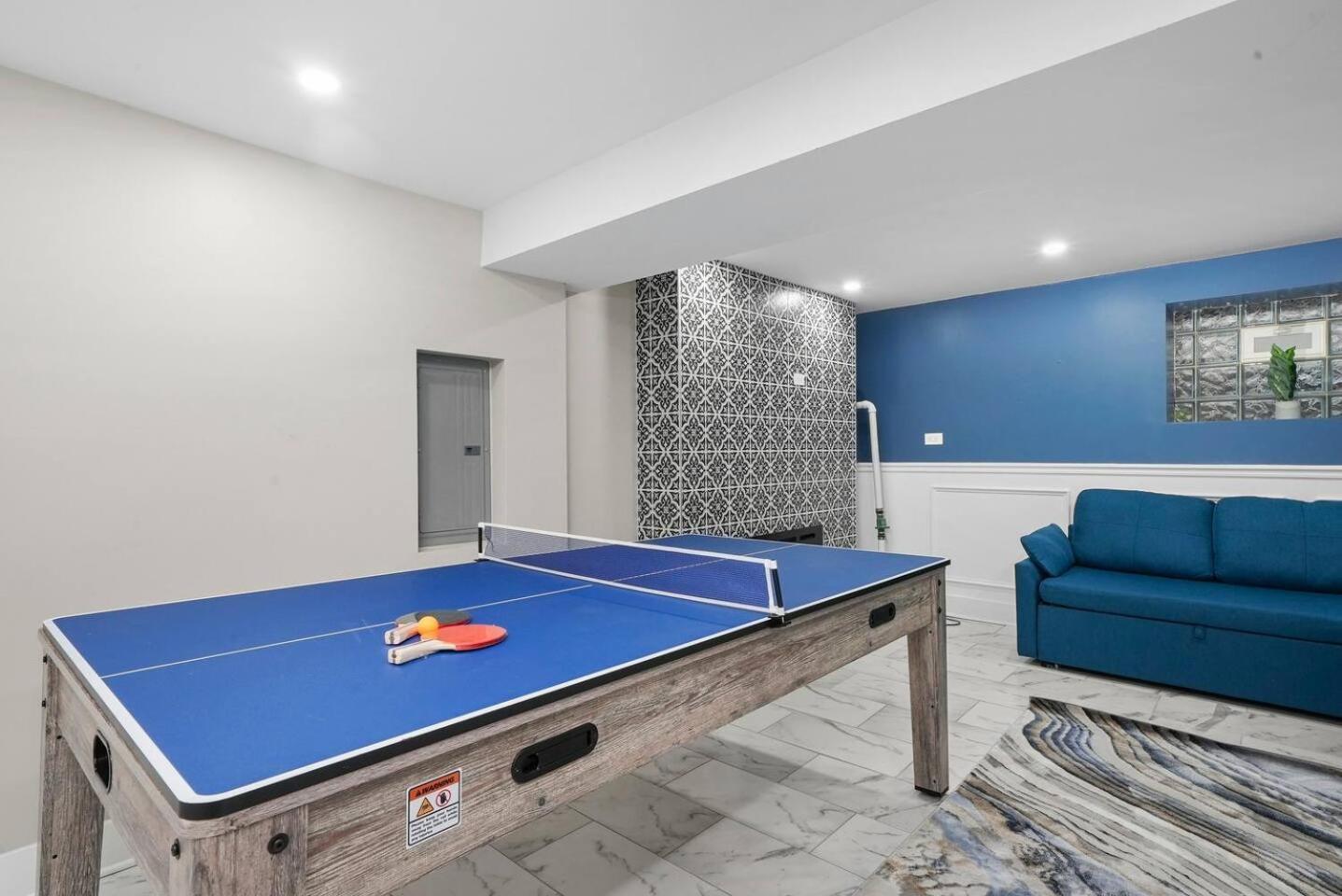 Holiday home Gorgeous 5 Bedroom Gem With Games Chicago