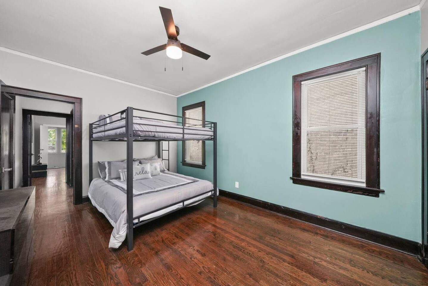 Gorgeous 5 Bedroom Gem With Games Chicago